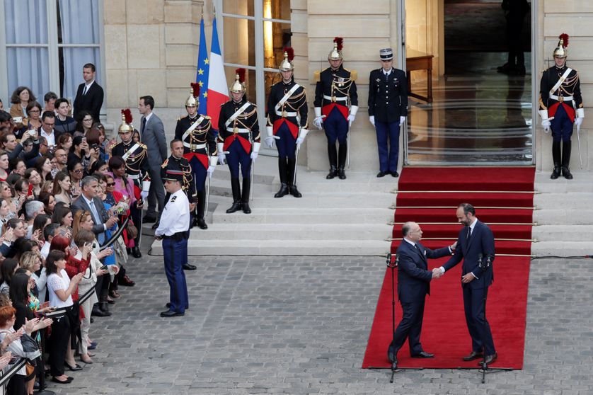 Bernard Cazeneuve et Edouard Philippe, à Matignon, le 15 mai 2017
