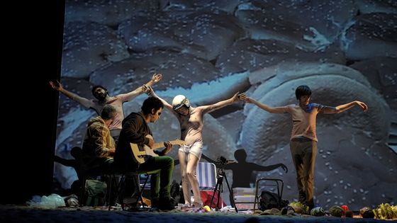 La pièce Golgota Picnic de Rodrigo Garcia, au Théâtre du Rond-Point à Paris en 2011 - Théâtre de Rond-Point