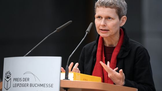 Un prix de la traduction à la Foire de Leipzig (2017), considéré comme un des trois plus importants en Allemagne, aucun au salon Livre Paris ©AFP - Hendrik Schmidt / DPA