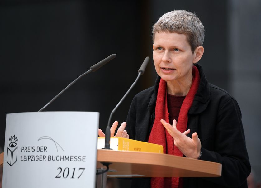 Un prix de la traduction à la Foire de Leipzig (2017), considéré comme un des trois plus importants en Allemagne, aucun au salon Livre Paris