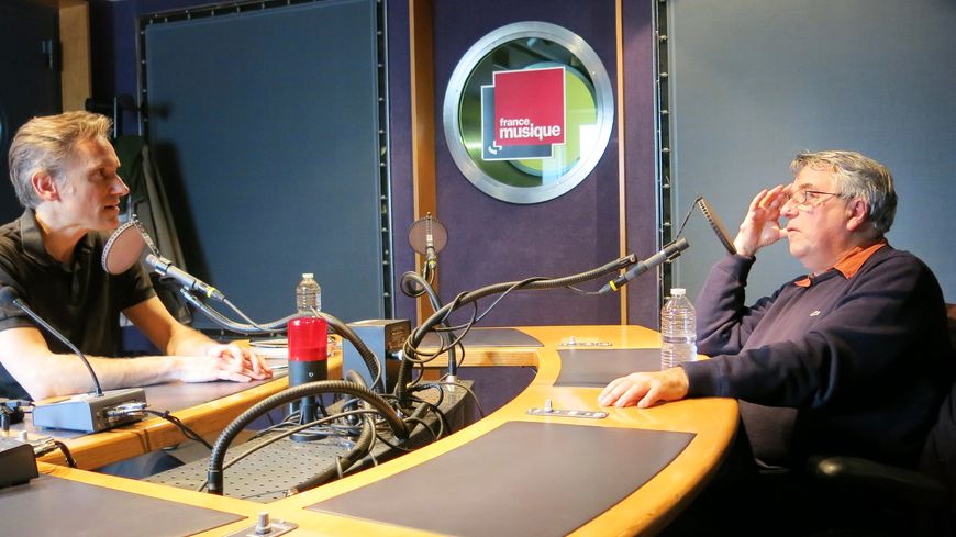 France Musique, studio 142... Le producteur Philippe Venturini & Jacques Bonnaure, auteur de “Gabriel Fauré" (de g. à d.)