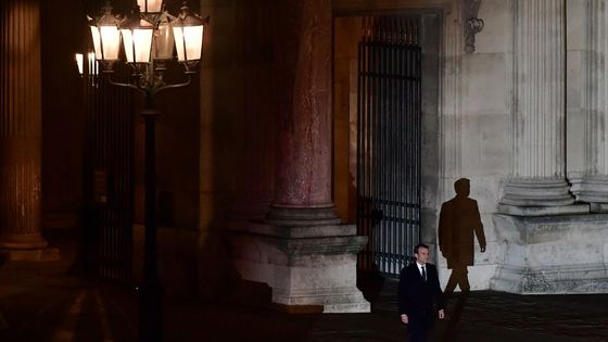 Emmanuel Macron arrivant au Louvre après son élection à la présidence de la République. ©AFP - Philippe Lopez