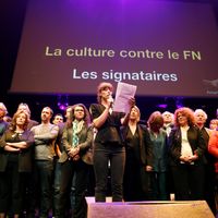 Les représentants des organisations syndicales de la culture sur la scène de la Salle des concerts de la Cité de la musique pour faire barrage au FN