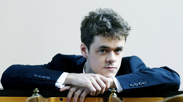 BBC Proms : Benjamin Grosvenor joue le Concerto de Saint-Saëns à Dubaï !