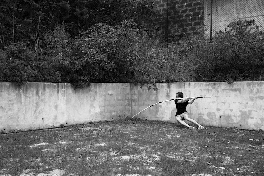 Guillaume Martial, La perche , de la série Folding , 2014 Tirage pigmentaire, encadrement avec rehausses, finition bois blanc, plexi ultra clair 115 x 160 cm, édition de 5