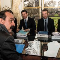 Le 7 mars 2016, Emmanuel Macron, alors ministre de l'Economie, prend part aux négociations sur la loi Travail avec Philippe Martinez, secrétaire général de la CGT
