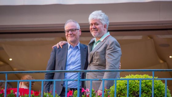 Thierry Frémaux et Pedro Almodovar à Cannes mardi 16 mai 2017 ©AFP - CITIZENSIDE / Grégory Kapriélian