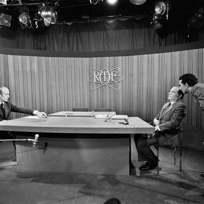Face à face télévisé entre Valéry Giscard d'Estaing et François Mitterrand, 10 mai 1974 à l'ORTF, en vue du second tour des Présidentielles du 19 mai 1974