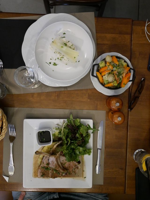 Blanquette de veau bio et côtelettes d'agneau bio écrasée de pommes de terre jus réduit