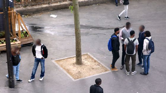 Depuis plus d'un an, une ambiance pesante se fait sentir sur la place de la Chapelle et rue Pajol. ©Maxppp - PHOTOPQR/LE PARISIEN