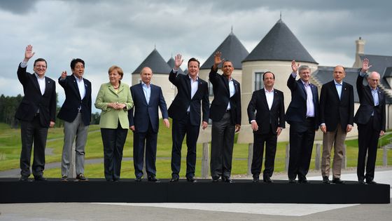 G8 à Enniskillen en juin 2013 : Jose Manuel Barroso, Shinzo Abe,  Angela Merkel, Vladimir Putin, David Cameron, Barack Obama, François Hollande, Stephen Harper, Enrico Letta, Hermann Van Rompuy ©AFP - Ben Stansall/AFP