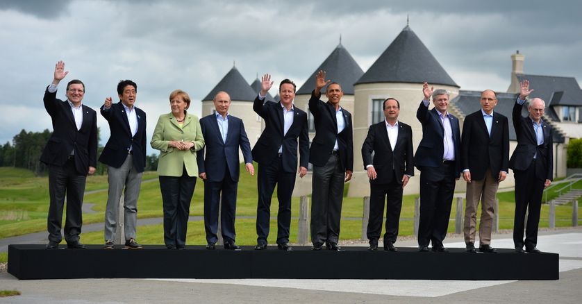 G8 à Enniskillen en juin 2013 : Jose Manuel Barroso, Shinzo Abe, Angela Merkel, Vladimir Putin, David Cameron, Barack Obama, François Hollande, Stephen Harper, Enrico Letta, Hermann Van Rompuy