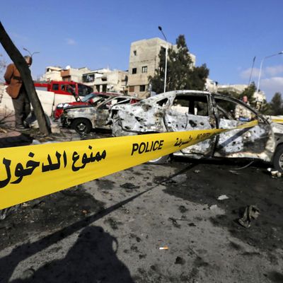 Décombres d'un attentat-suicide terroriste à Damas, Syrie, le 9 février 2016.