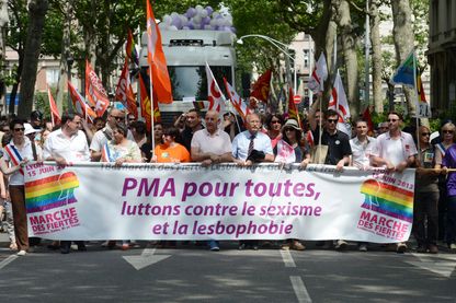 Le comité d'éthique a rendu un avis favorable à la procréation médicalement assistée pour les couples lesbiens et célibataires Le comité d'éthique a rendu un avis favorable à la procréation médicalement assistée pour les couples lesbiens et célibataires