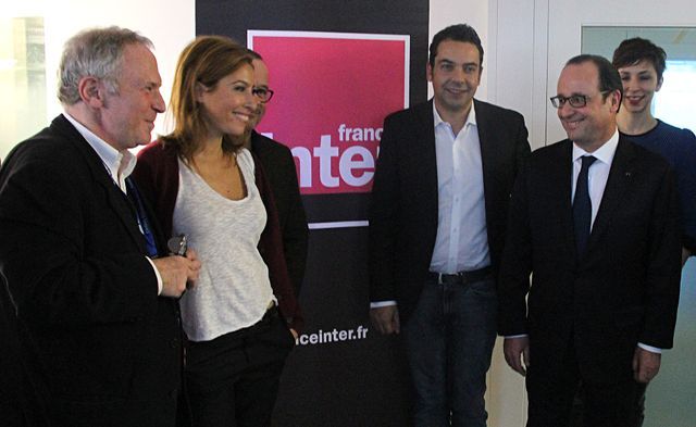 Bernard Guetta, Léa Salamé, Thomas Legrand, Patrick Cohen, François Hollande et Rebecca Manzoni
