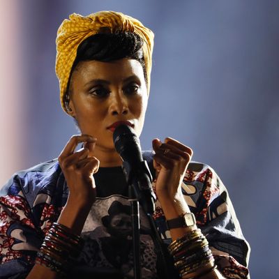 Imany sur la scène des 32e Victoires de la Musique - Février 2017