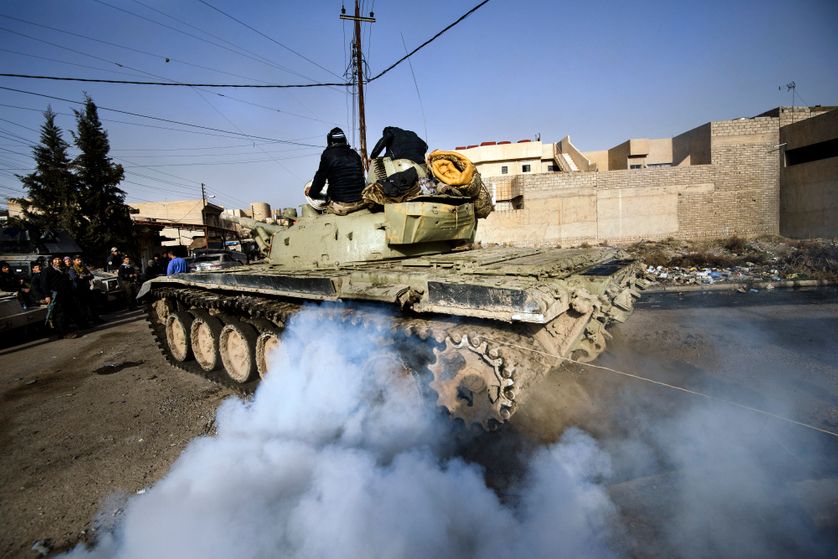 Tank de l'armée irakienne lors d'un combat avec des membres du groupe Etat Islamique. Photo prise à Mossoul en Irak le 10 janvier 2017.