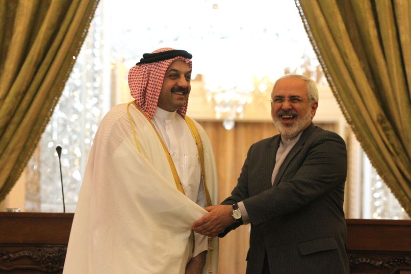Entente diplomatique cordiale entre Khalid bin Mohammad Al Attiyah, ministre des affaires étrangères du Qatar et son homologue iranien Mohammad Javad Zarif (Téhéran, 26 février 2014)