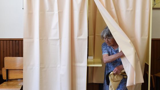 Electeur à la sortie de l'isoloir ©AFP - Guillaume Souvant