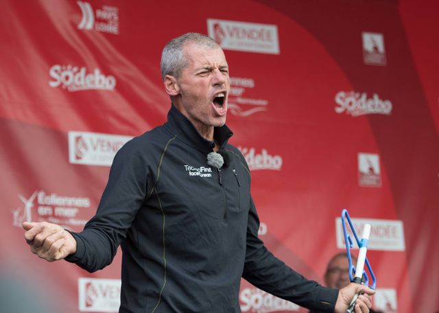 Sébastien Destremeau à son arrivée. Le skipper Toulonnais s'octroie la 18ème et dernière place du tour du monde en solitaire, qu'il a parcouru en 124 jours, 12 heures, 38 minutes, 18 secondes à la vitesse moyenne de 8,2 nœuds.