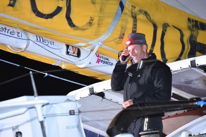 Légende : Sébastien Destremau, dernier skipper à boucler le Vendée Globe - Les Sables-d'Olonne, 10 mars 2017 Légende : Sébastien Destremau, dernier skipper à boucler le Vendée Globe - Les Sables-d'Olonne, 10 mars 2017