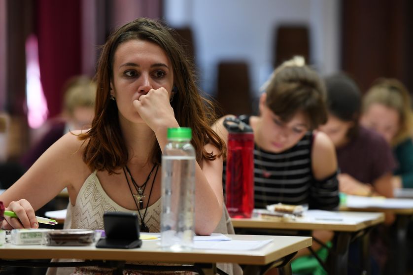 Lycéens passant l'épreuve de philosopie du Baccalauréat au lycée Fustel de Coulanges de Strasbourg, 15/06/2017