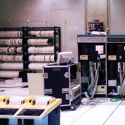 Studio de l'IRCAM en 1989, représentant l'ordinateur 4X de Giuseppe Di Giugno