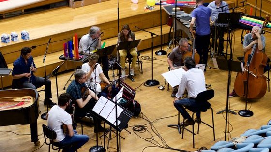 2e2m en studio pour l'enregistrement de la pièce de Andrzej Kwiecinski ©Radio France - Dimitri Scapolan