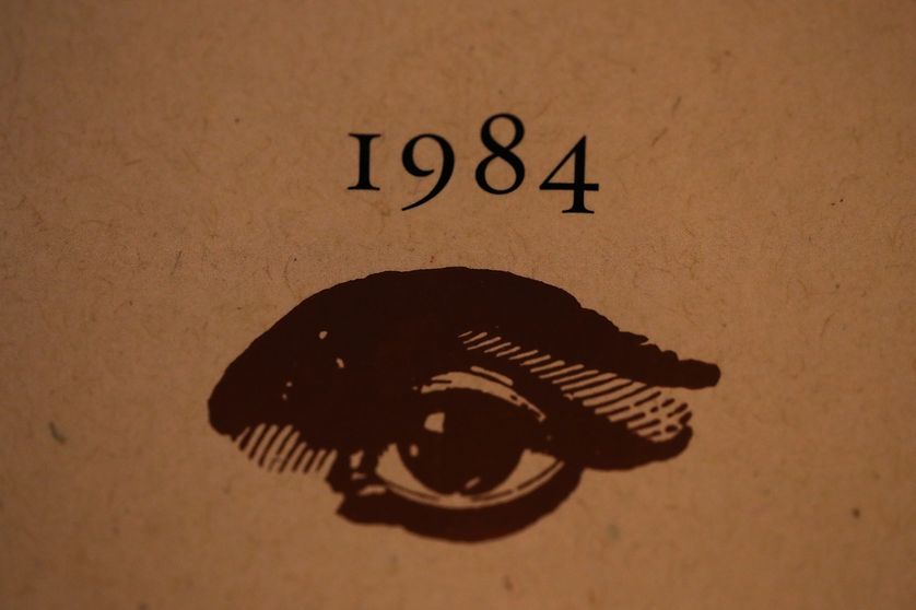 Détail de la couverture du roman "1984" de George Orwell republié chez Penguin en 2017.