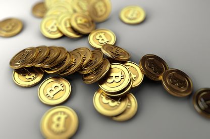 Les bitcoins, monnaie cryptographique décentralisée avec une capitalisation d'environ 46 milliards d'euros en juin 2017 Les bitcoins, monnaie cryptographique décentralisée avec une capitalisation d'environ 46 milliards d'euros en juin 2017