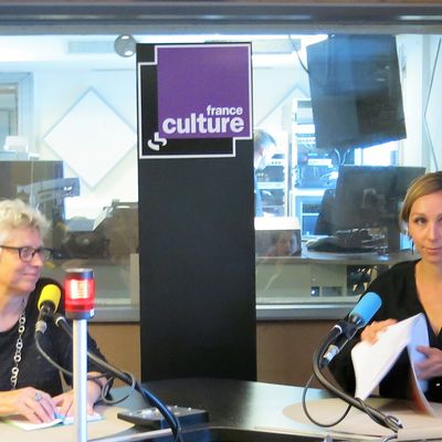 France Culture, studio 152... Claude Mangin-Asfari, enseignante d'histoire-géographie dans la région parisienne & Julie Desseaux, travaille aux relations Internationales de Saint-Denis (de g. à d.)