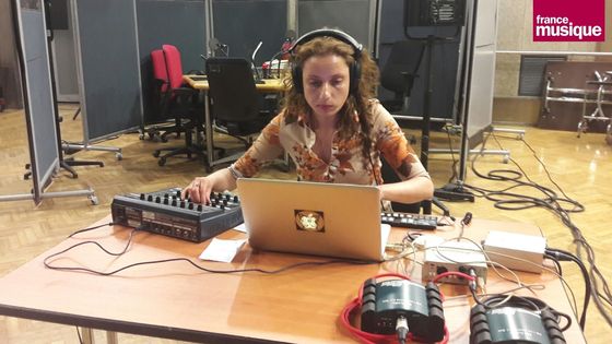 Bérangère Maximin au studio 107 de Radio France ©Radio France - Soizic Noël