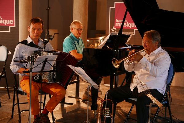 Bruno Membrey piano, Michel Glasko accordéoniste, et Guy Touvron, trompette à Cluny