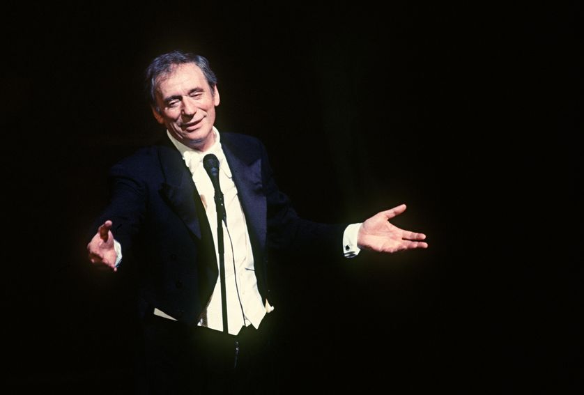 Yves Montand, chanteur et acteur français, fait son retour au music-hall, le 13 octobre 1981, le jour de ses 60 ans.