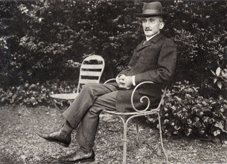Henri Bergson dans son jardin