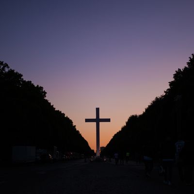 Silhouette de la croix d'un temple protestant