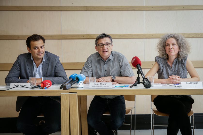Patrick Savidant, Louis Maurin et Anne Bruner lors de la présentation du rapport à la presse. Sa publication a été financé par 360 donateurs privés sollicités via une opératino de financement participatif.