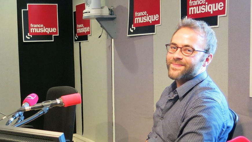 France Musique, studio 141... Pierre Cussac, interprétant un répertoire éclectique et audacieux à l’accordéon comme au bandonéon.
