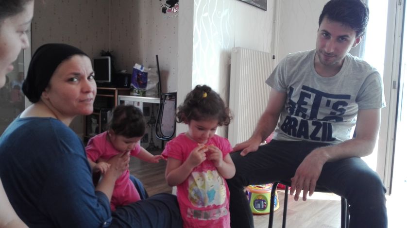 Berivan et Alaa Mousa, la grand-mère Sultane et leurs deux petites filles, dont l'une est née à Troyes