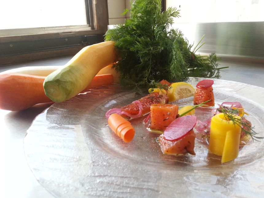 Truite du Vercors fumée au bois de hêtre avec une marinade aneth et baies roses