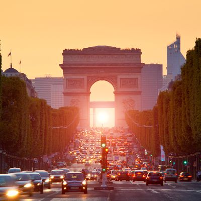 Gaz d'échappement et soleil affectent particulièrement l'ozone pendant les périodes caniculaires