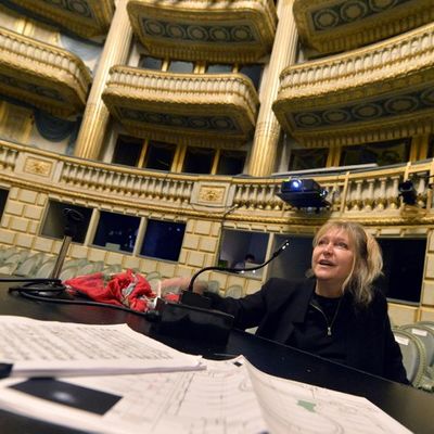 Catherine Marnas, Directrice du Théâtre National de Bordeaux-Aquitaine, assigné en justice parmi 15 autres CDN pour n'avoir pas employé assez d'artistes, comme le prévoit un accord de 2003