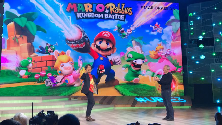 Shigeru Miyamoto (Nintendo) et Yves Guillemot (Ubisoft) sur la scène de l'E3
