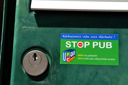 Campagne "Stop pub" initiée par l'association UFC-Que Choisir, ici en juin 2014 Campagne "Stop pub" initiée par l'association UFC-Que Choisir, ici en juin 2014