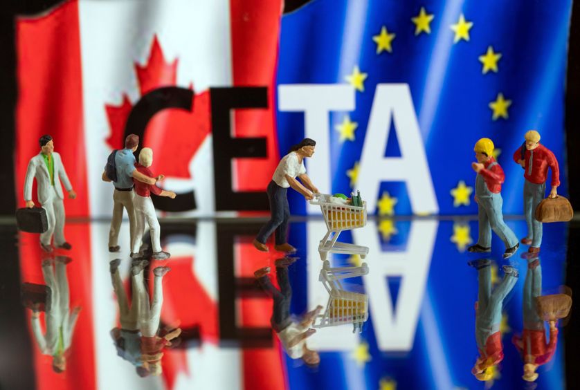 Figurines devant mot CETA (Comprehensive Economic and Trade Agreement ou Accord économique et commercial global), sur un écran d'ordinateur, 24/10/2016
