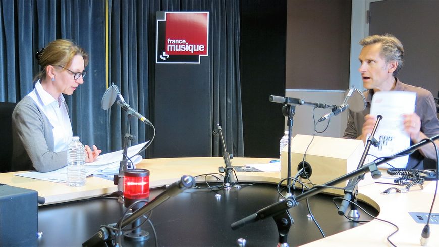 France Musique, studio 131... Laurence Decobert, conservateur en chef au département de la Musique de la BnF & le producteur Philippe Venturini (de g. à d.)