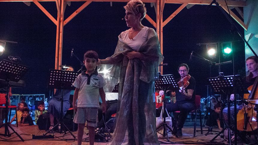 Joyce DiDonato invite des enfants sur scène avec elle