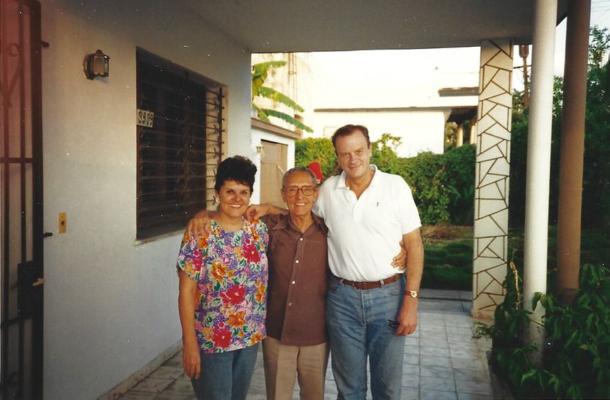 Felix Gruerreo, son épouse et MArcel Quillévéré à La Havane (1996)
