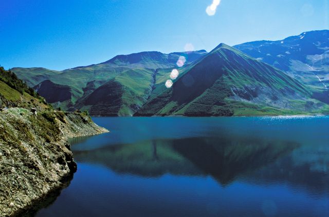 Vallée de l'Eau d'Olle, lac de Grand Maison au bout duquel on trouve le barrage de Grande Maison