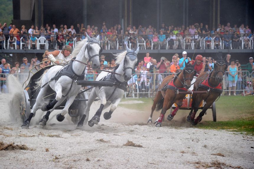 Impressionnantes courses de chars !